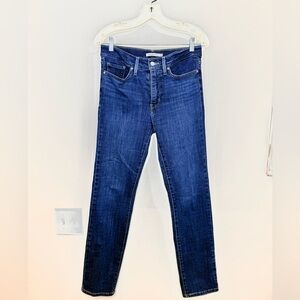 🔥Levi’s Shaping Straight Women’s Classic Blue Jeans Sz 28🔥